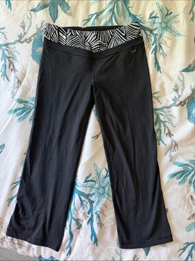 Victoria’s Secret Made Sexy Capri Stretch Pants- Black/White- Womens S